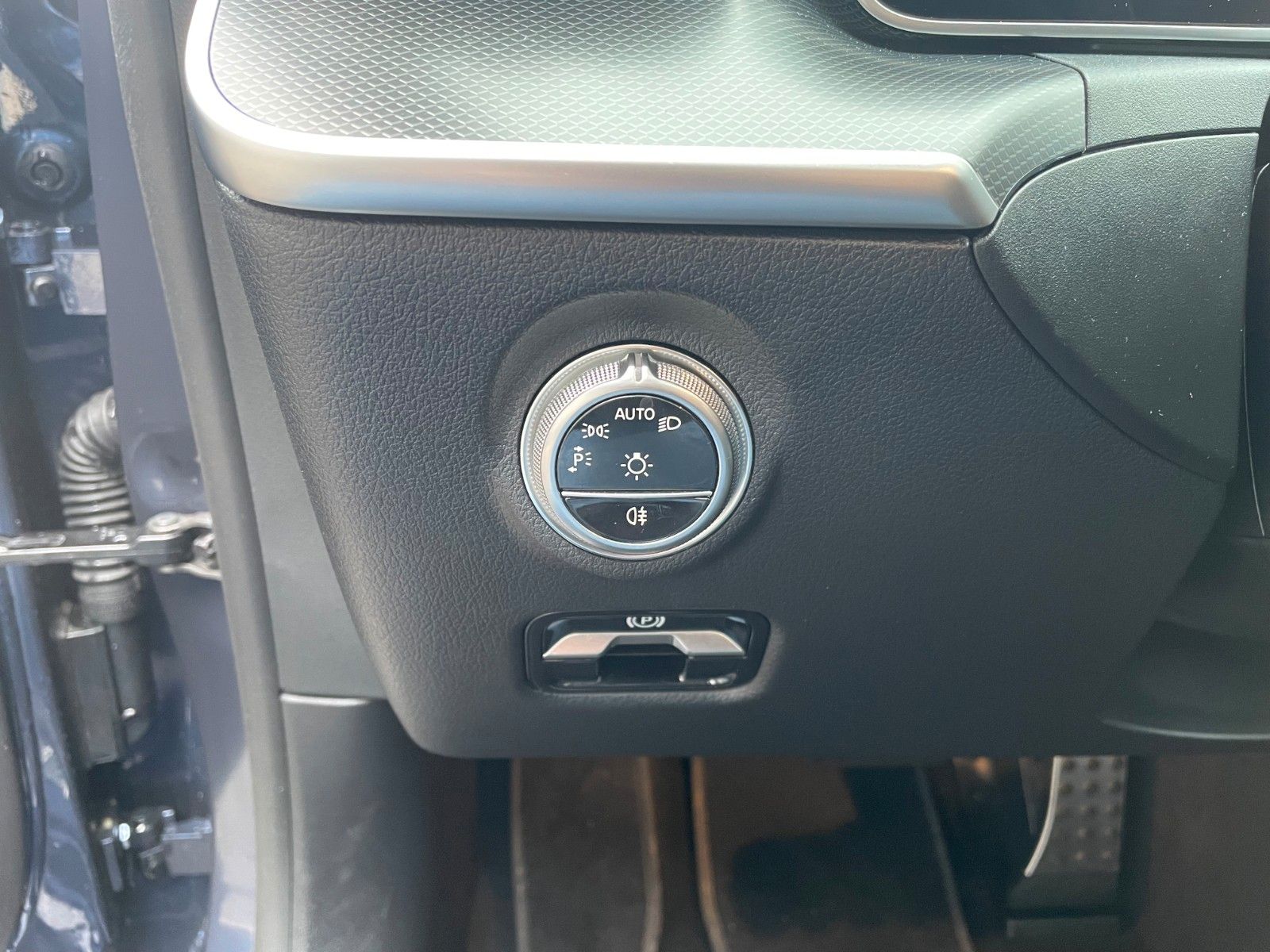 Fahrzeugabbildung Mercedes-Benz C 300de AMG+Distr+Digital+Pano+AHK+360+Night