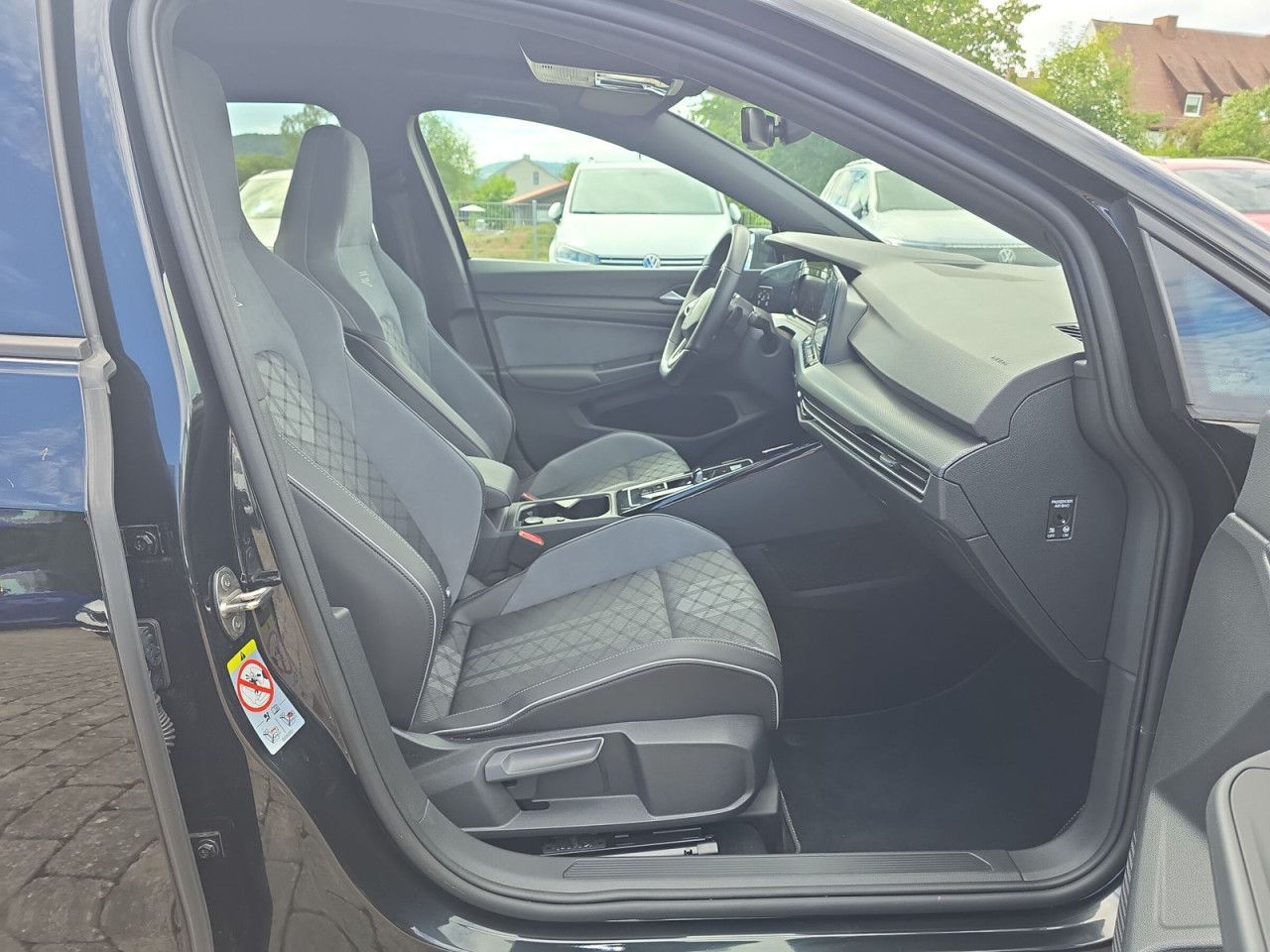 Fahrzeugabbildung Volkswagen Golf Variant R-Line 1.5 TSI IQ Pano AHK