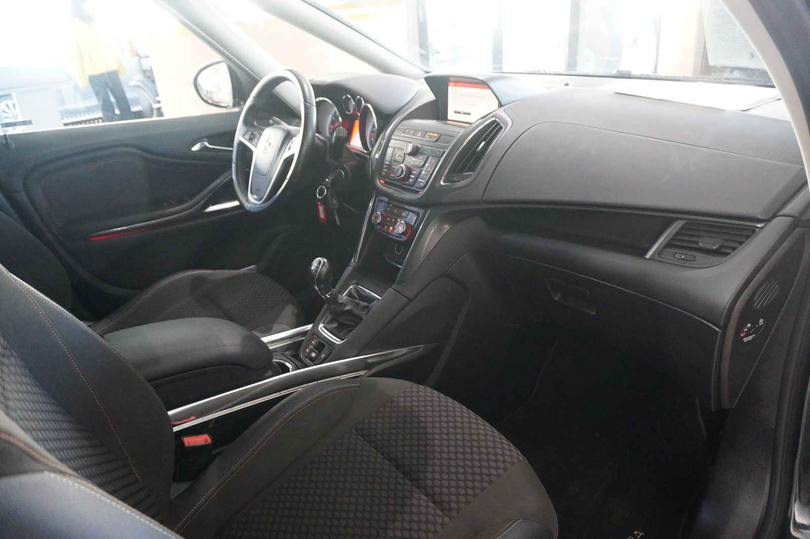 Fahrzeugabbildung Opel Zafira C Tourer 1.6 INNOVATION NAVI/BI-XENON/AHK