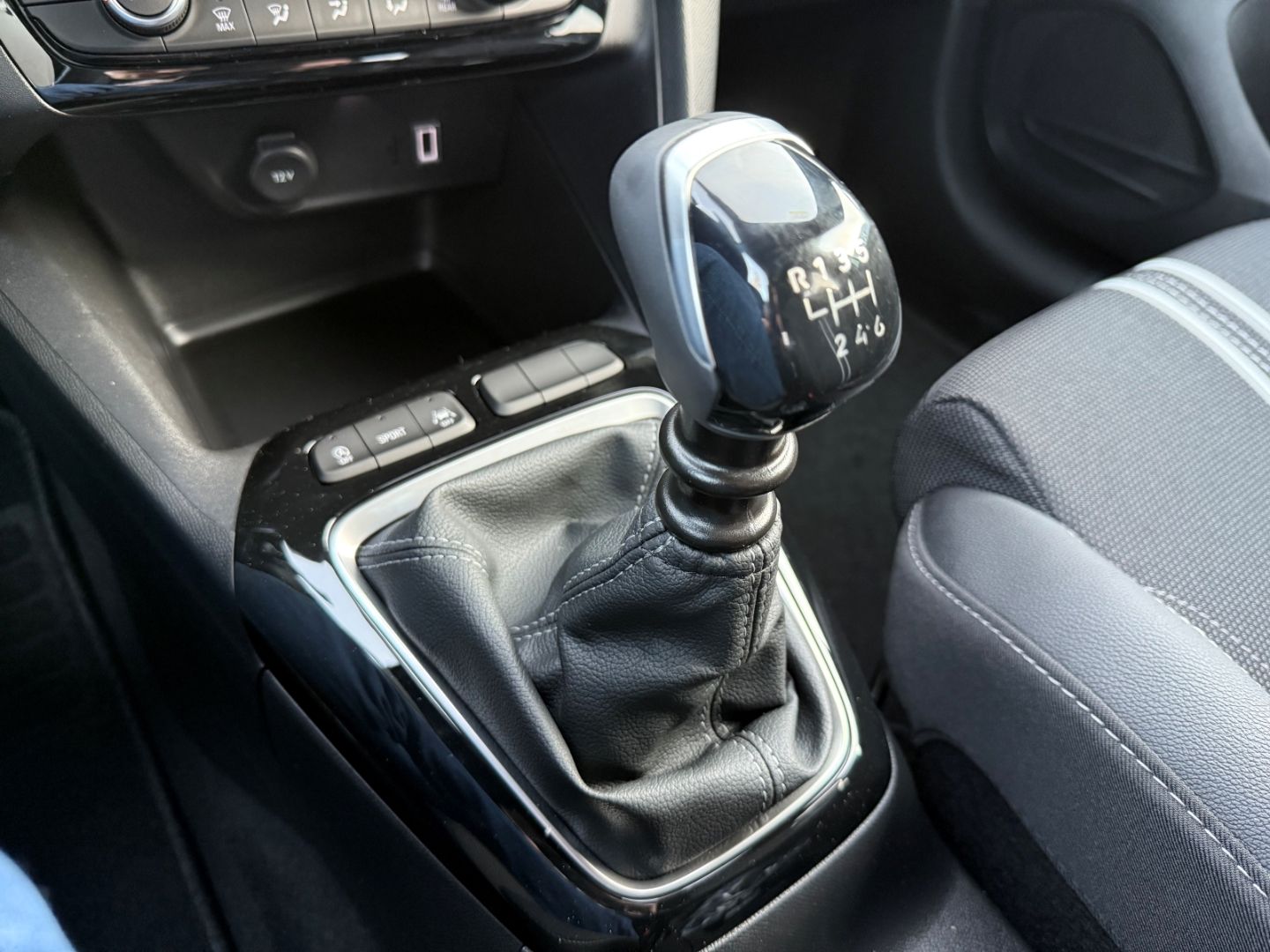 Fahrzeugabbildung Opel Corsa F YES SHZ+LHZ+Allwetter