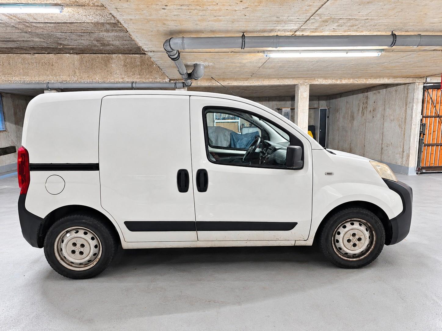 Peugeot Bipper 2013 — салон