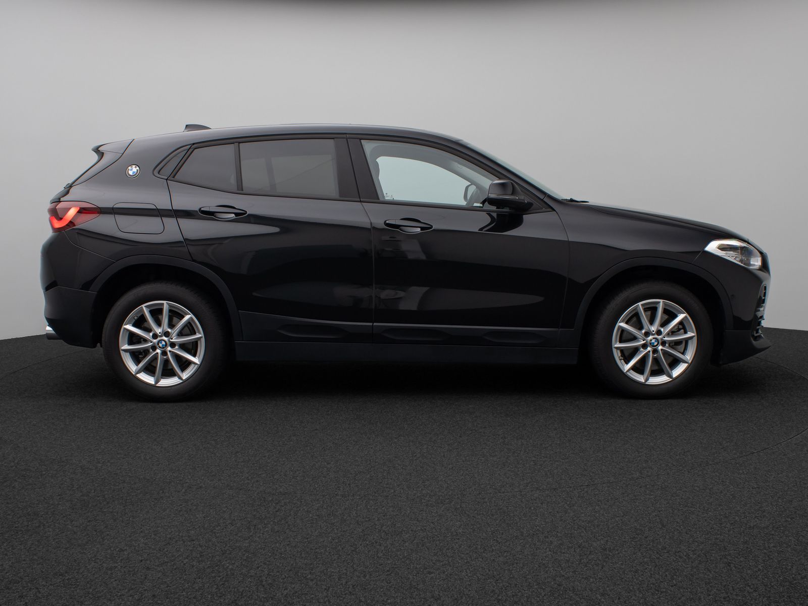 Fahrzeugabbildung BMW X2 sD20d Panorama NaviPlus HUD DAB HiFi Alarm