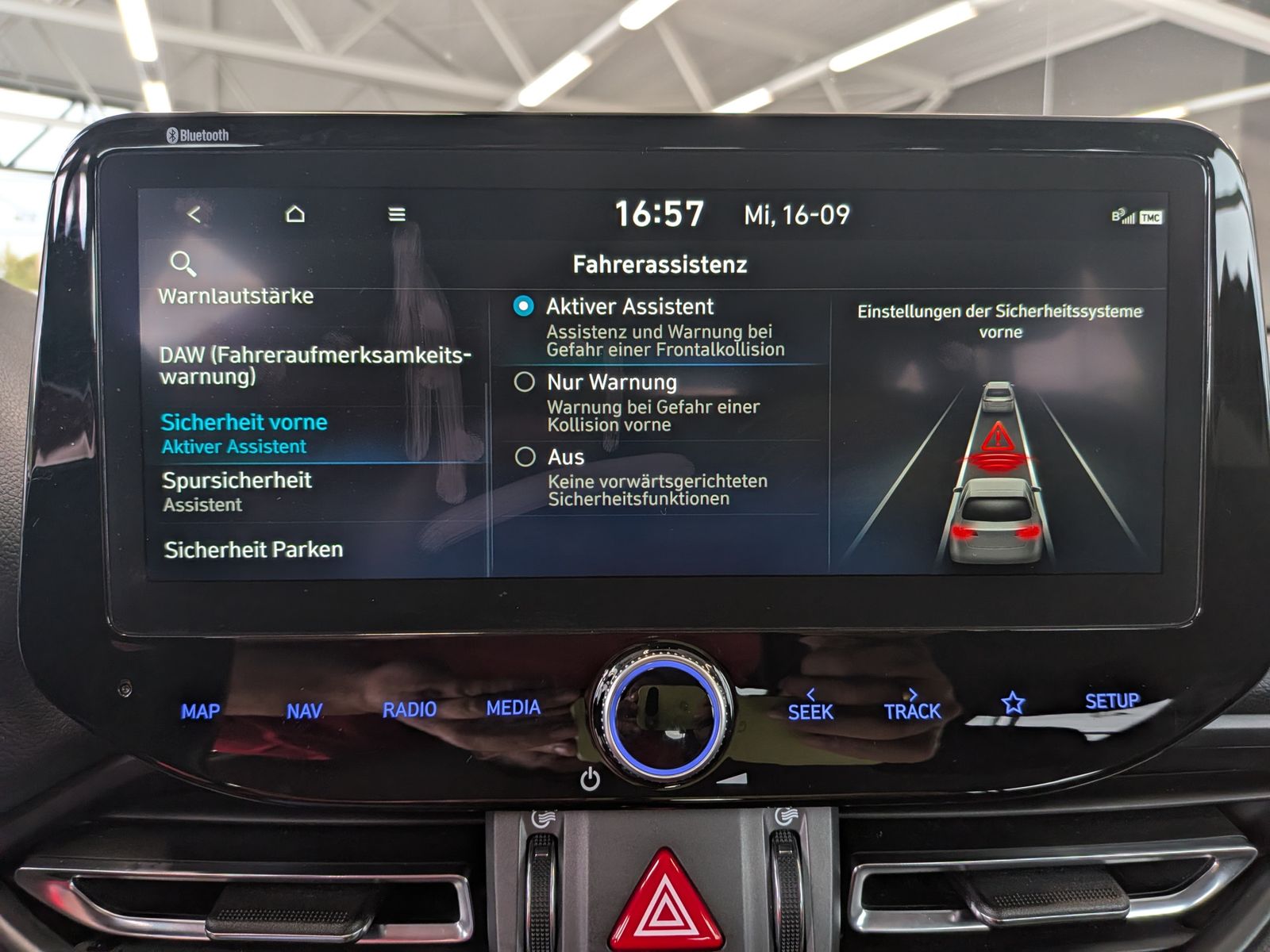 Fahrzeugabbildung Hyundai i30 1.5 T-GDI DCT Trend MHEV Cam Navi LED-Paket