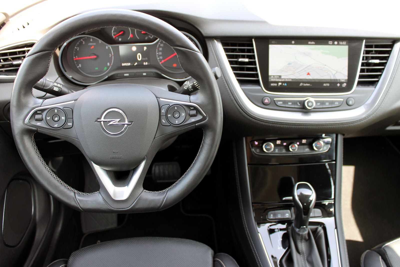 Fahrzeugabbildung Opel Grandland (X) 1.2 Innovation LED AHK ACC KAM PDC
