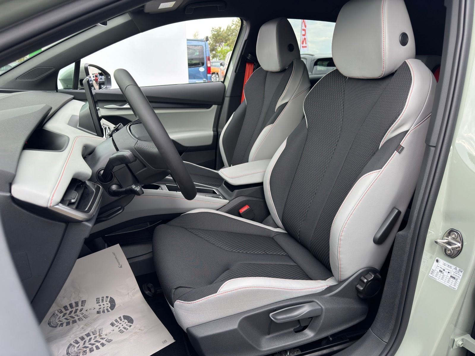 Fahrzeugabbildung SKODA Elroq 60 Lodge 204PS*AHK*RFK*20Zoll*Wärmepumpe