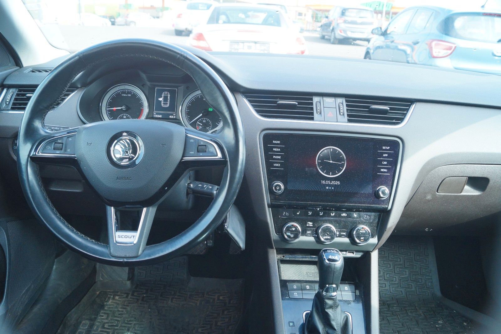 Fahrzeugabbildung SKODA Octavia Combi Scout 4x4*1.Hand