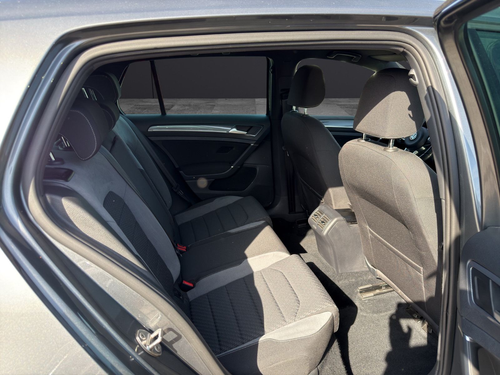 Fahrzeugabbildung Volkswagen Golf R-Line Apple /Szhzg/1.Hand/DAB/LED/Klimaaut