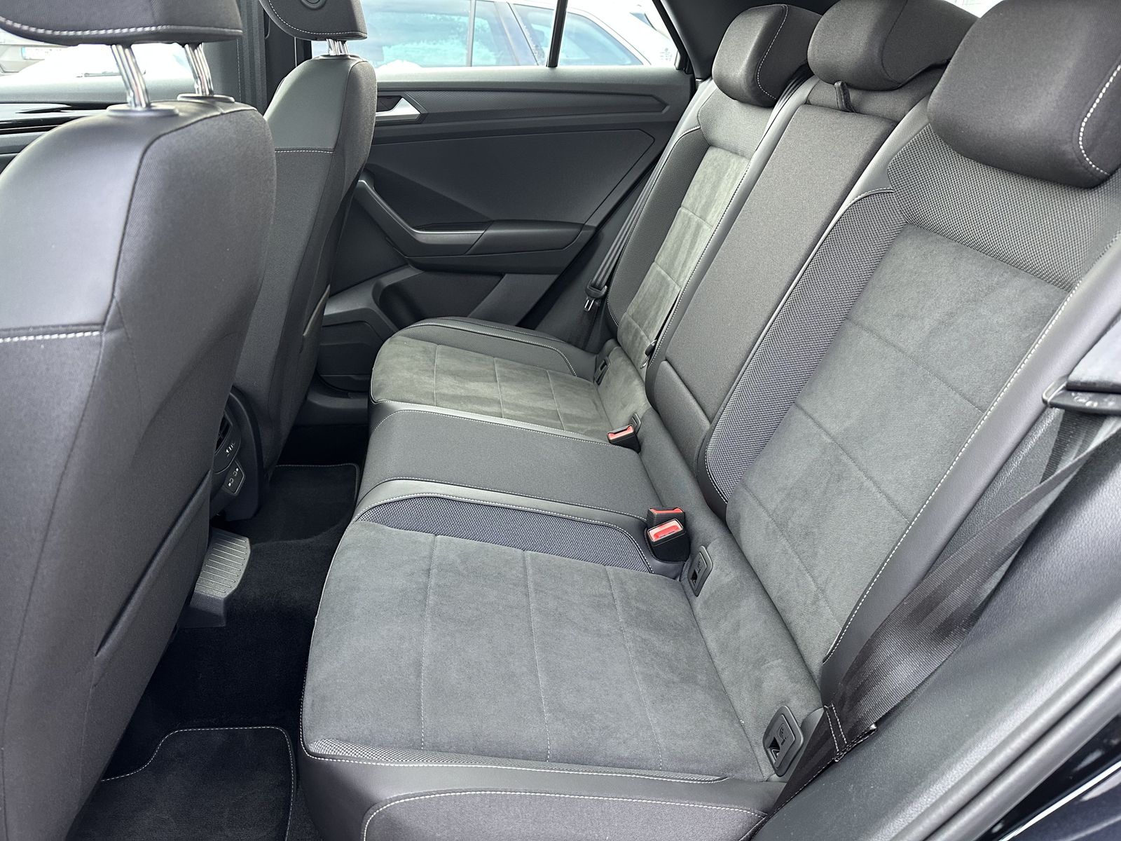 Fahrzeugabbildung Volkswagen T-Roc R-Line 4Motion NAV+IQ-LIGHT+AHK+PANO+KAM