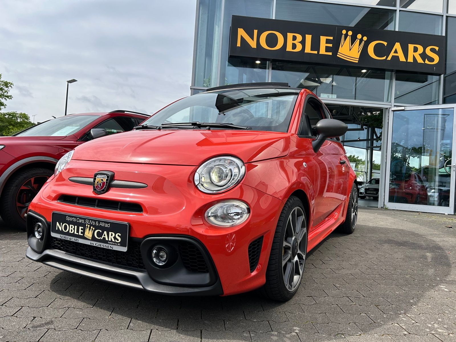 Fahrzeugabbildung Abarth 695C Cabrio Turismo BEATS NAV LEDER ALU