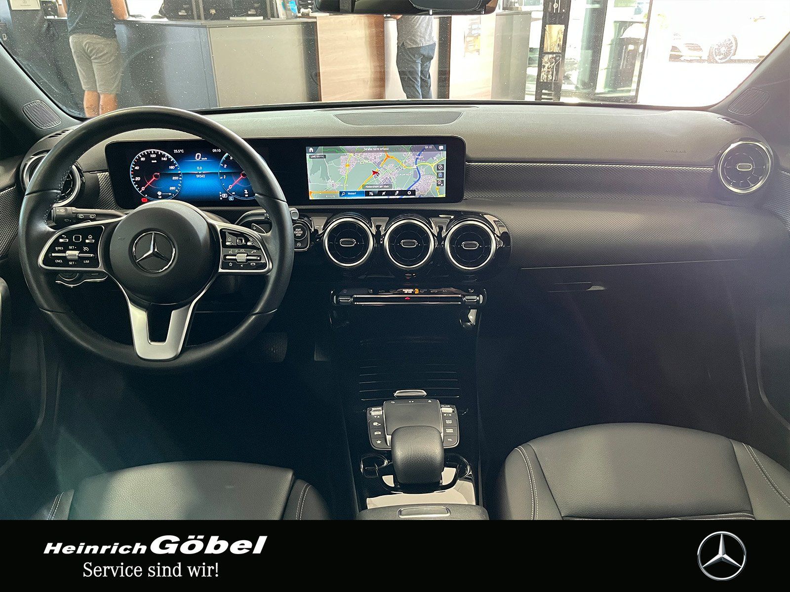 Fahrzeugabbildung Mercedes-Benz A 180 PROGRESSIVE+LED+NAVI+SHZ+CARPLAY
