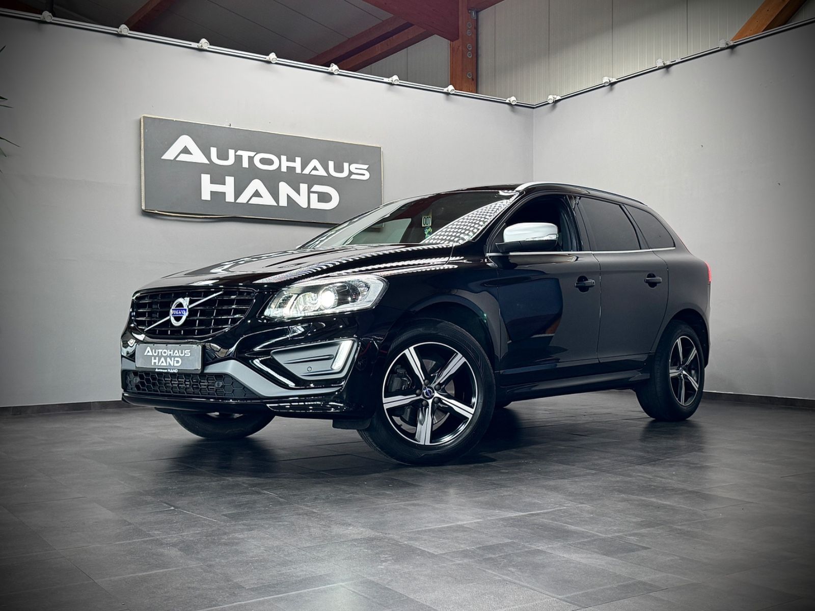 Volvo XC60*R-DESIGN*KAMERA*NAVI*STANDHEIZUNG