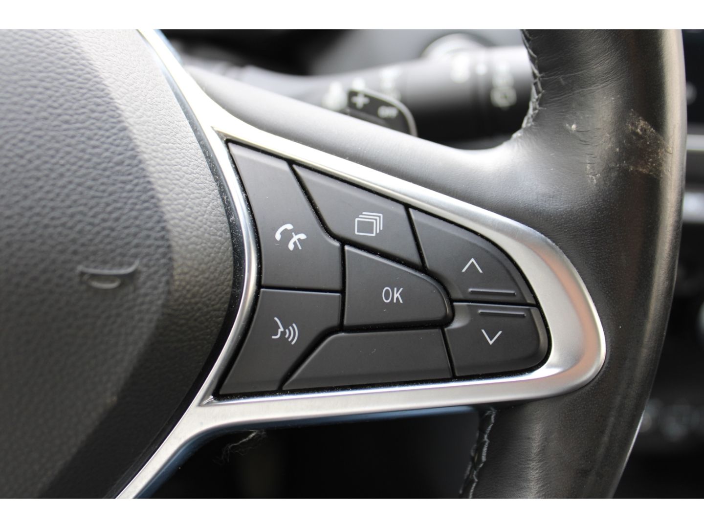 Fahrzeugabbildung Renault Captur II Intens LED GRA PDC RFK Navi StHzg WiPa