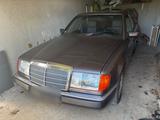 Mercedes-Benz W124 Mercedes Daimler Benz 300D - Mercedes-Benz 300: W124 300d