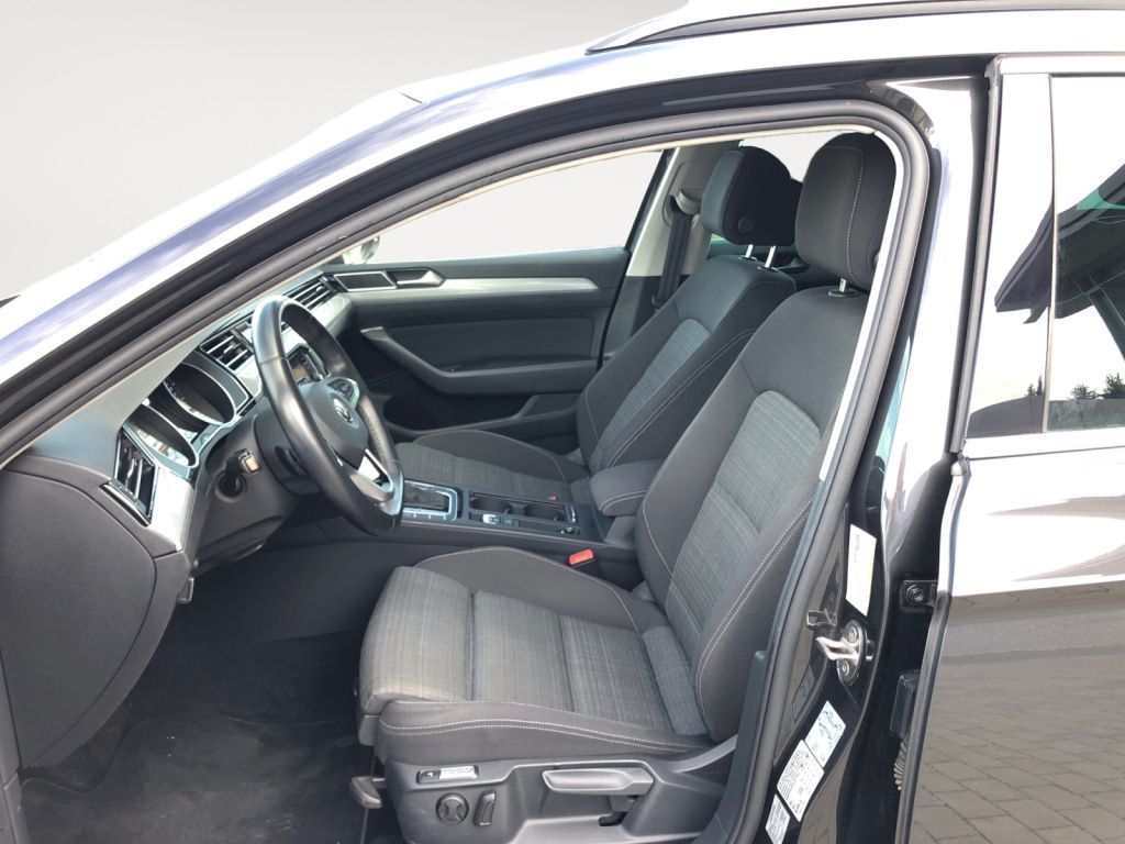 Fahrzeugabbildung Volkswagen Passat Variant 1.6 TDI SCR DSG Business Standhei