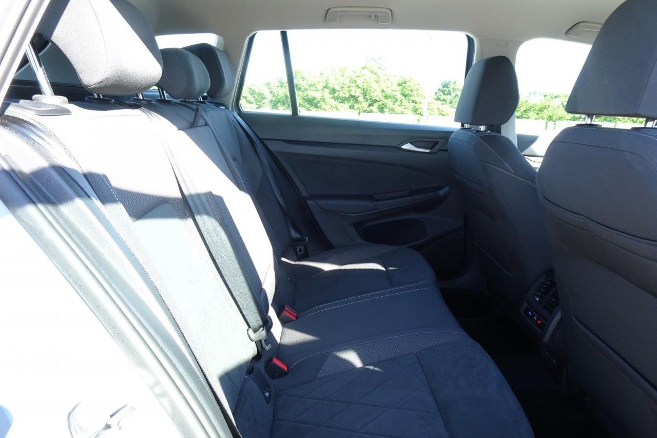 Fahrzeugabbildung Volkswagen Golf Var. STYLE 1.5l eTSI 96kW DSG LED Navi