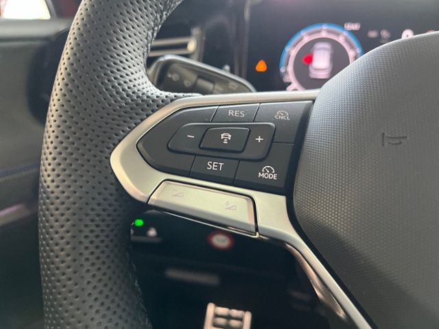Fahrzeugabbildung Volkswagen Tiguan 1.5 eTSI DSG R-LINE PANORAMA STDHZG NAVI