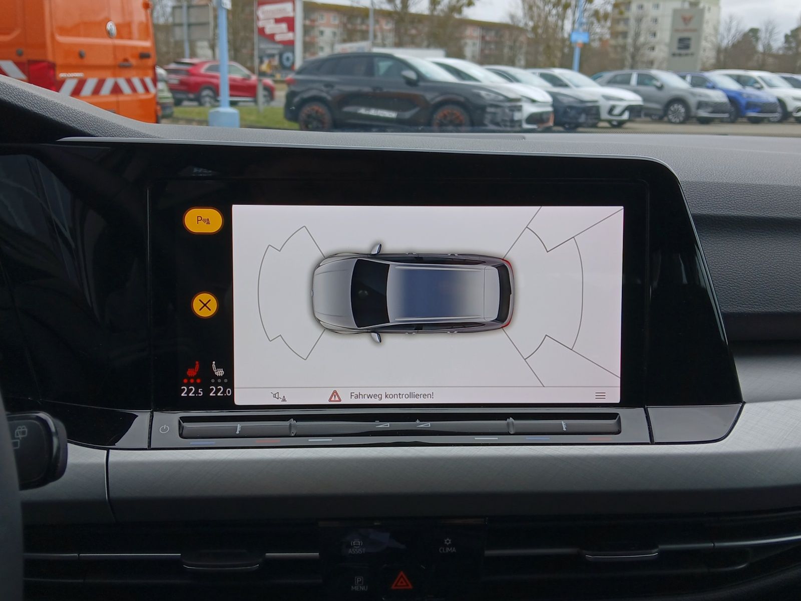 Fahrzeugabbildung Volkswagen Golf VIII Variant TDI Life DSG LED Navi AID ACC