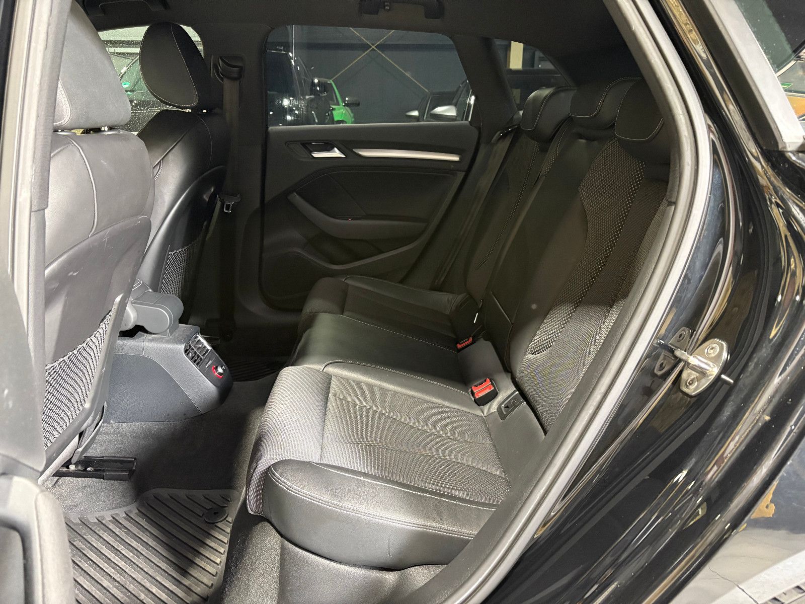 Fahrzeugabbildung Audi A3 Sportback S-line Sportpaket/PDC/SHZ/KLIMA/