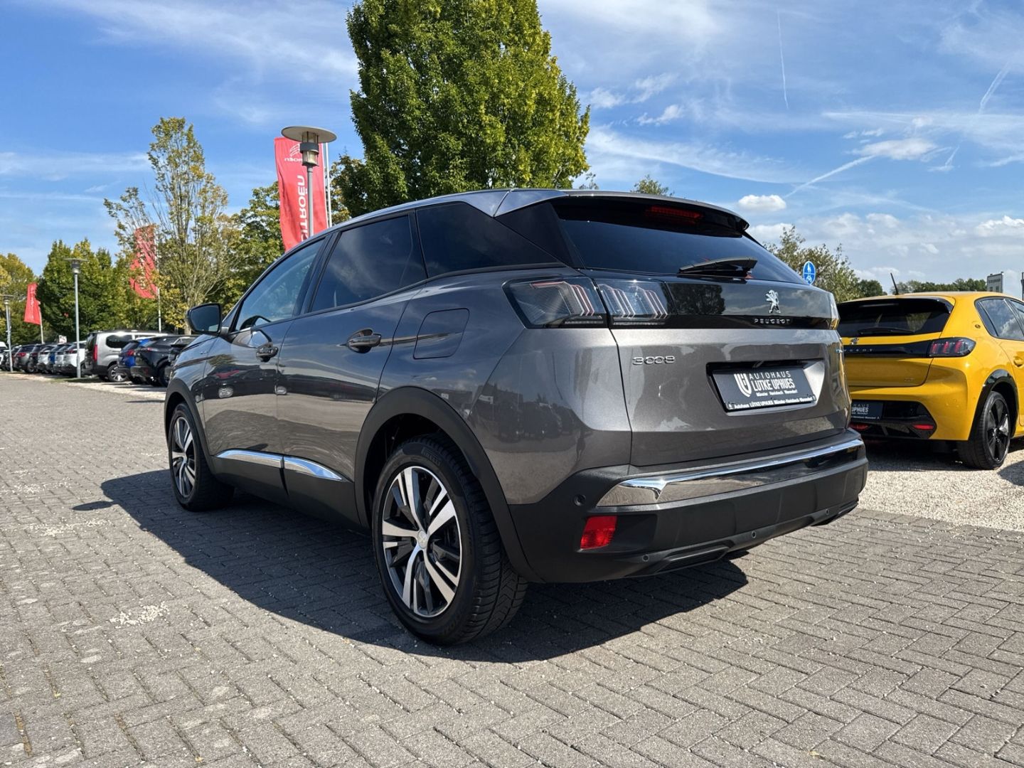 Fahrzeugabbildung Peugeot 3008 Allure Plug-In Hybrid 225 e-EAT8 Navi SHZ