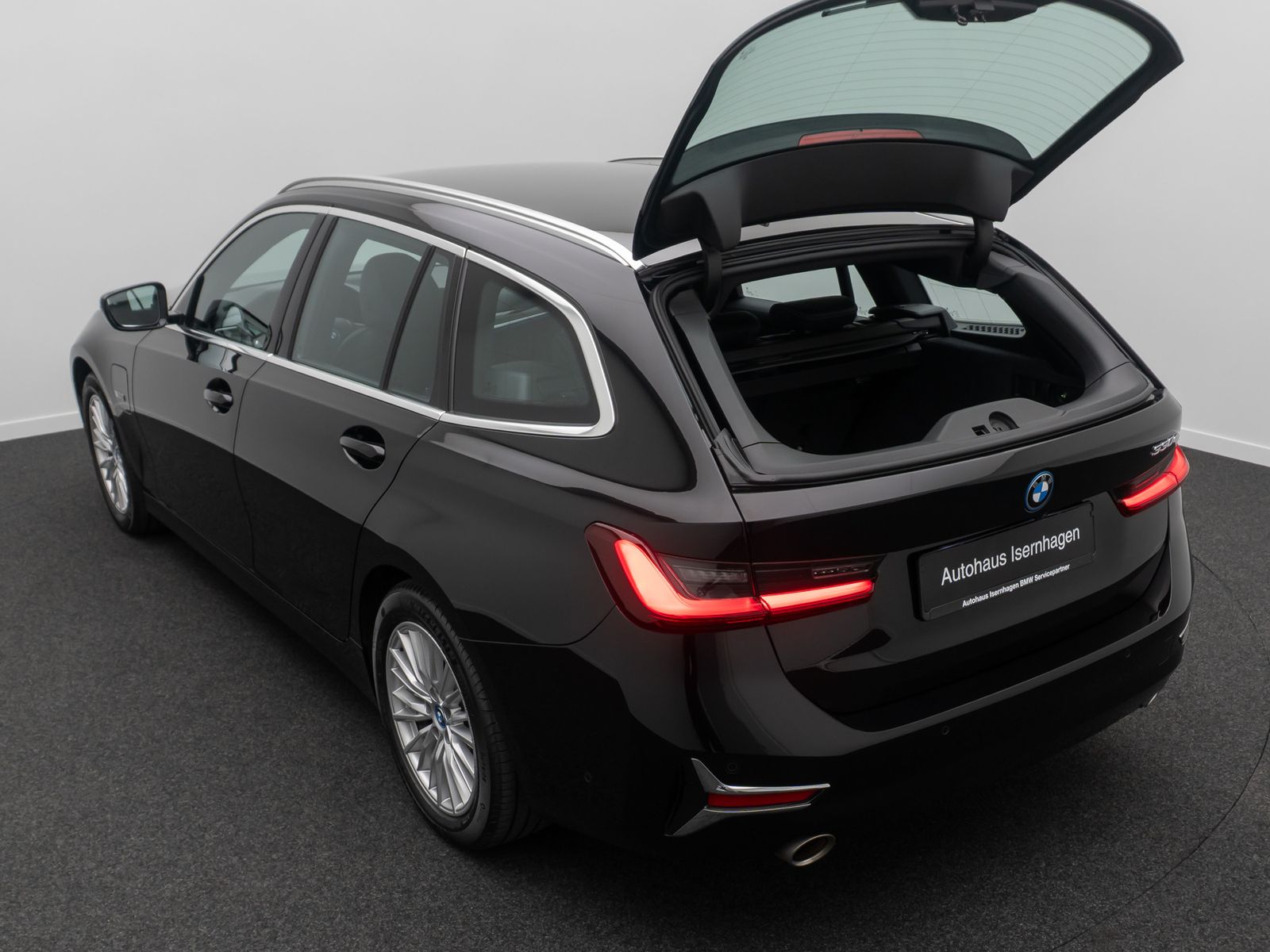 Fahrzeugabbildung BMW 330e Luxury Line Laser DAB 360°HUD Leder Komfort