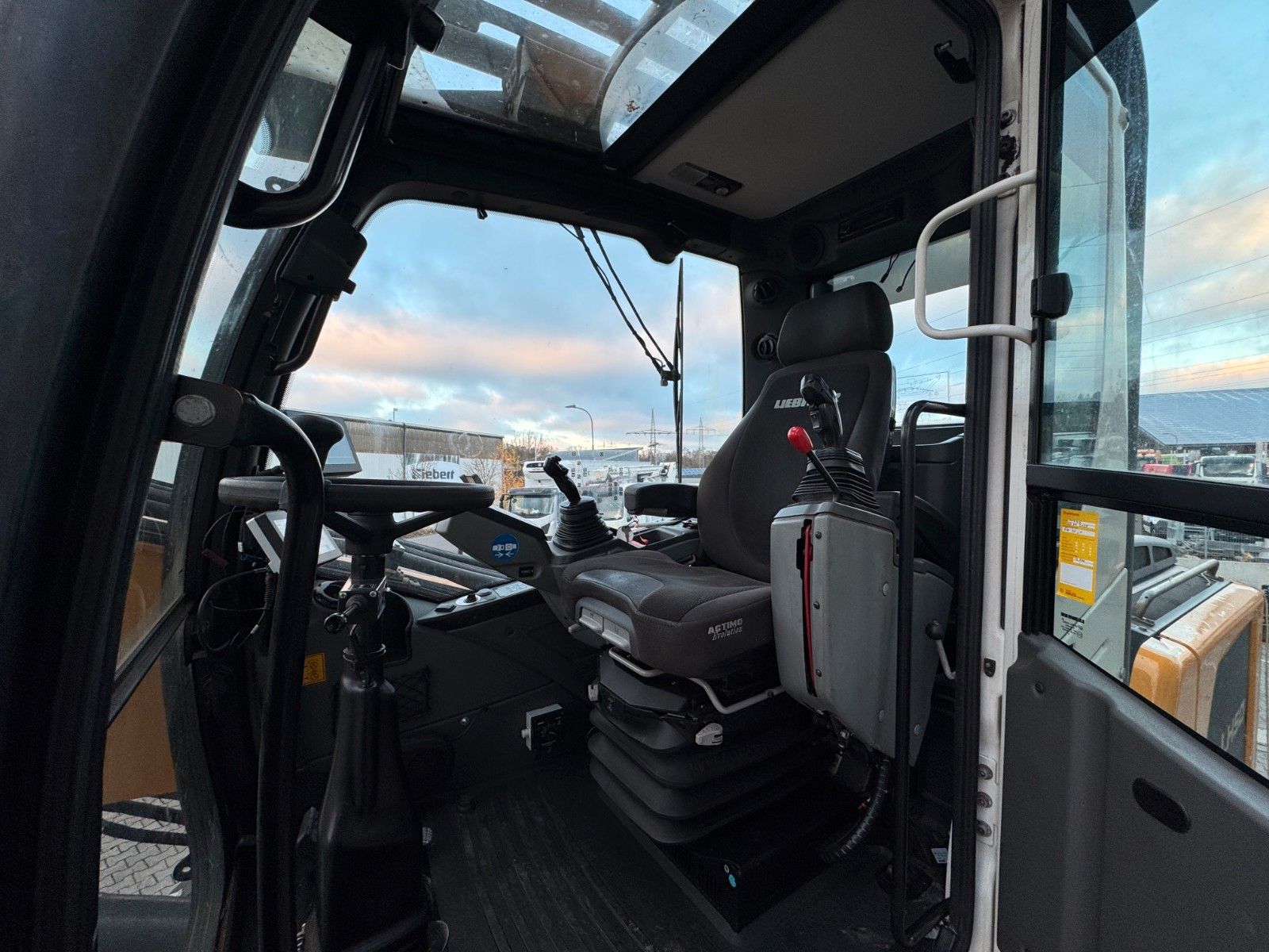 Fahrzeugabbildung Liebherr LH 50 M Timber / inkl. Holzzange / 2020 / 11m