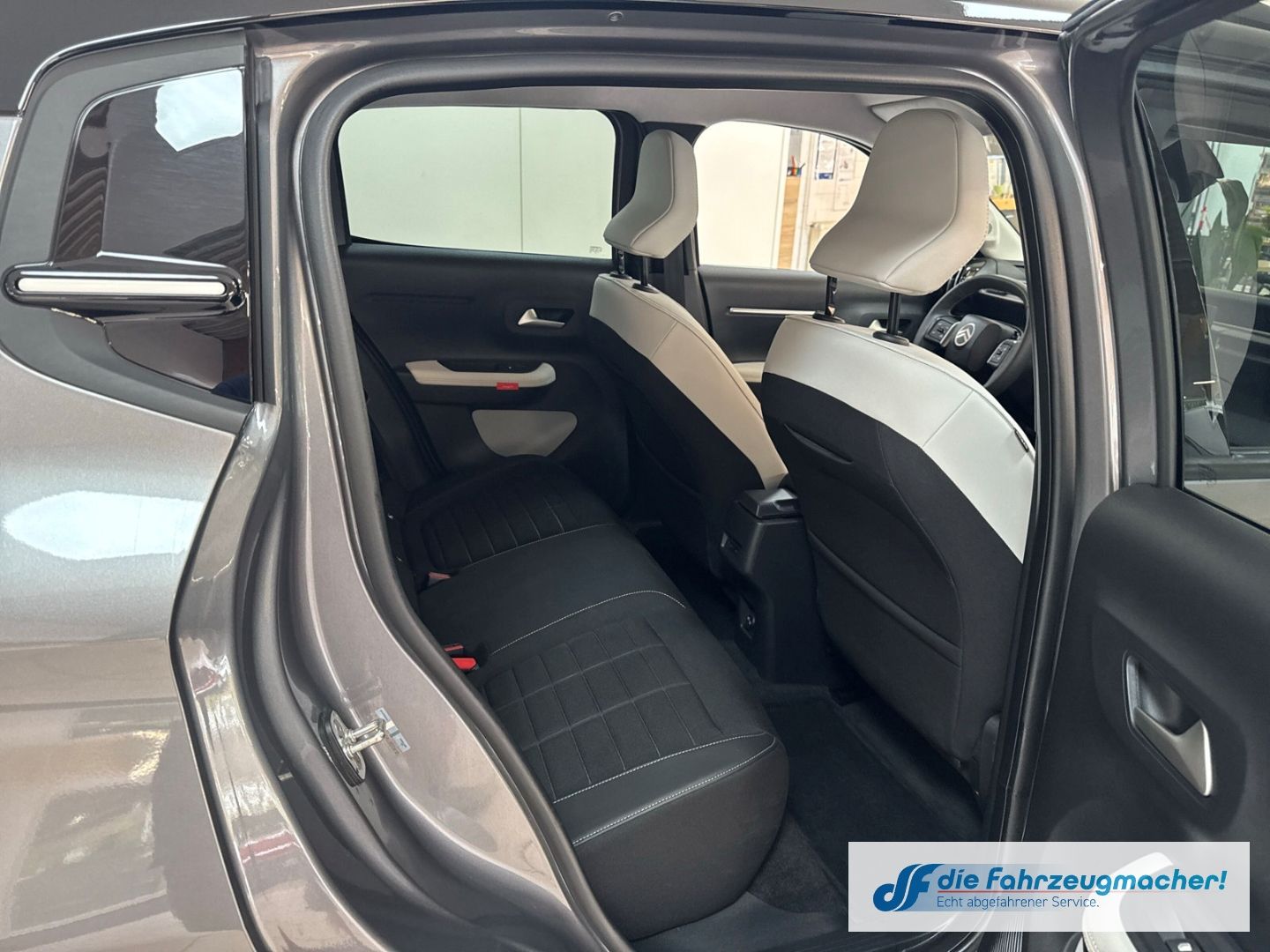 Fahrzeugabbildung Citroën C3 E 113 MAX HUD Navi Soundsystem LED Apple CarP