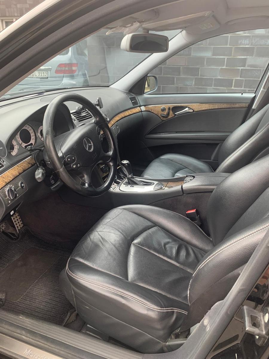 Mercedes-Benz E320 2005 — photo 9