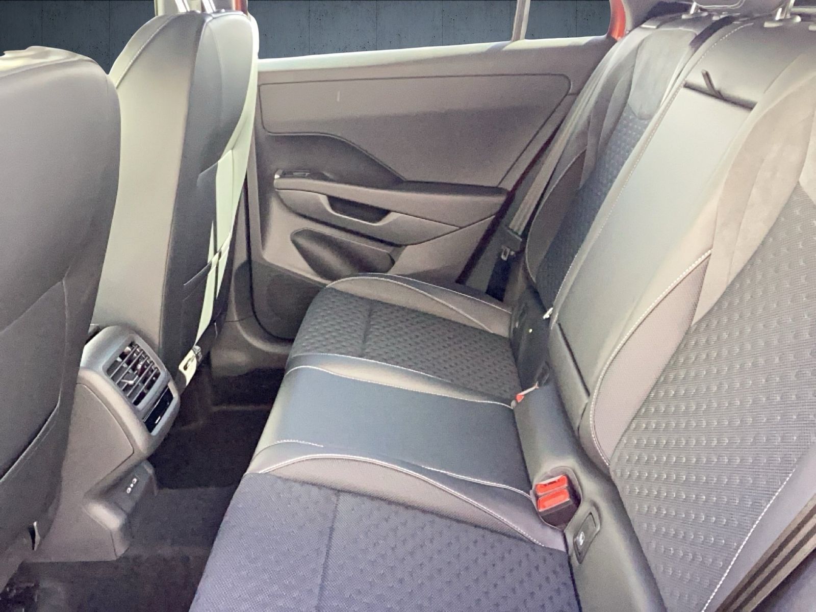 Volkswagen T-Roc - Bild 12