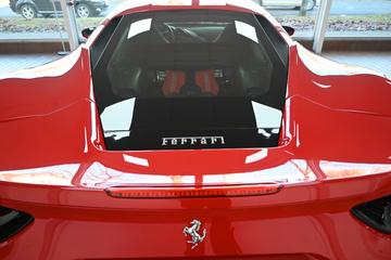 2015 Ferrari 488 GTB 照片 10