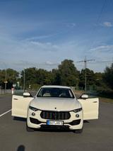 Maserati Levante 3.0 V6 430HP Modena S Auto 4WD Modena S - Maserati Levante in Duisburg