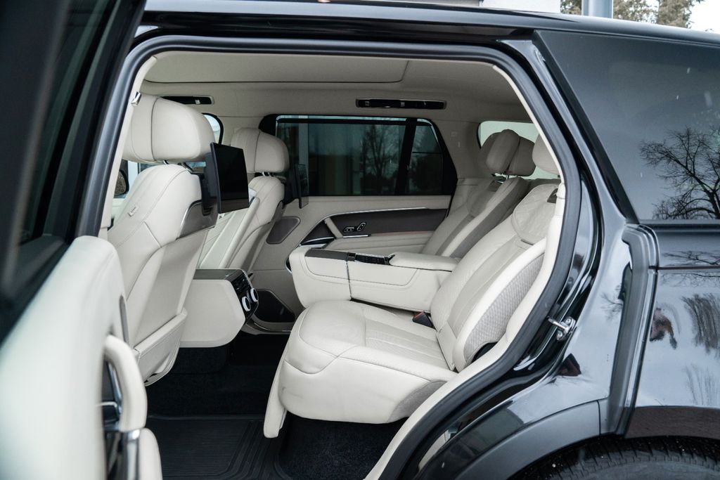 LAND ROVER Range Rover SV / 360° / PANO / LWB / P615 / 23" LAND ROVER Range Rover SV / 360° / PANO / LWB / P615 / 23"