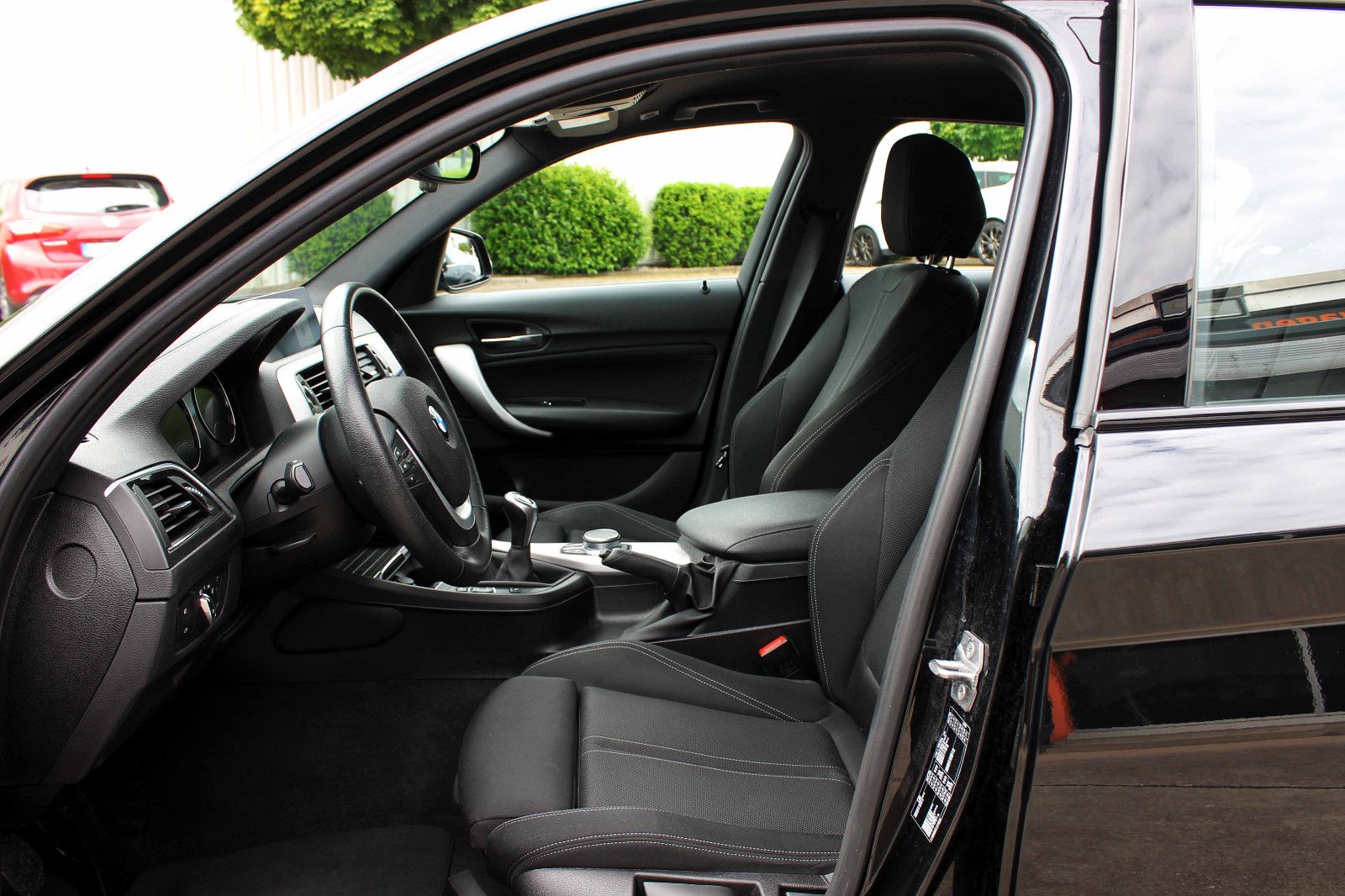 Fahrzeugabbildung BMW 118i F20 Edition M-Sport Shadow LED SHZ NAV KAM