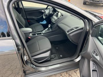 Bild 13 Ford Focus Turnier Business Navi Soundsystem Lenkrad