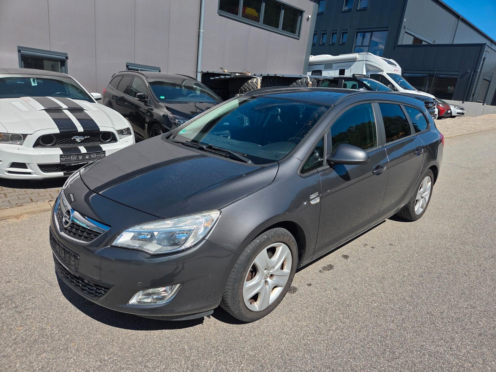 Opel Astra J Sports Tourer Design Edition