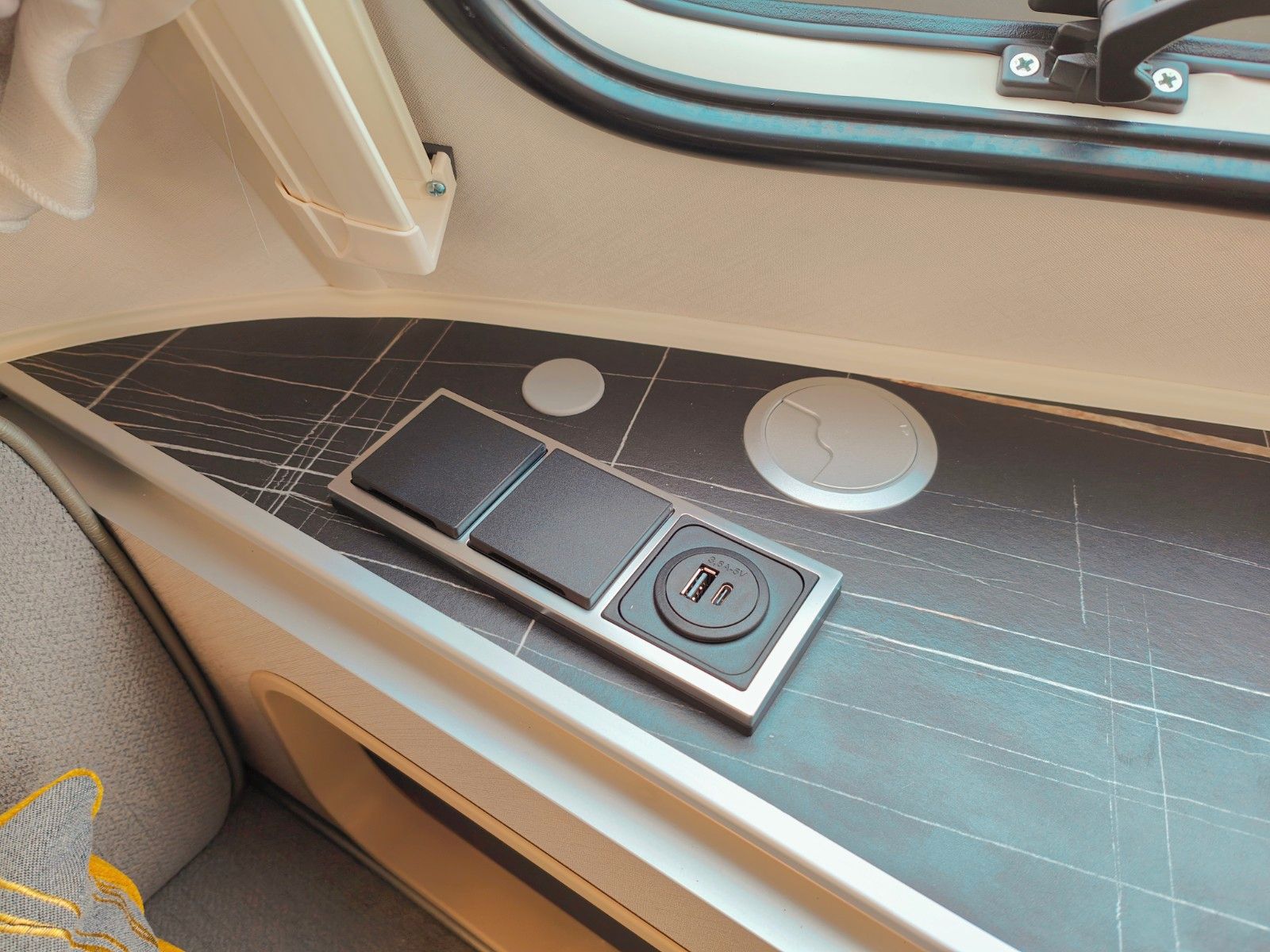 Fahrzeugabbildung HYMER / ERIBA / HYMERCAR Touring 310 Urban - SPRING SALE -