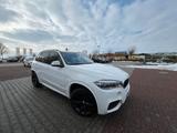 BMW X5 xDrive30d - M-Sport*Navi*Scheckgheft - BMW X5 mit Diesel-Antrieb: Weiß, Luftfederung, Geländewagen