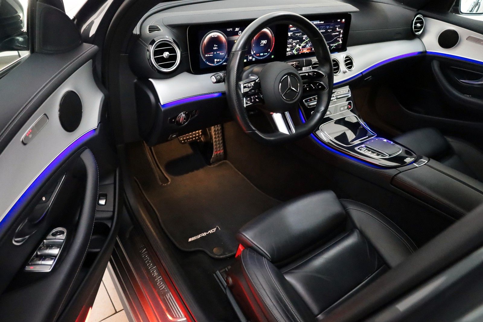 Fahrzeugabbildung Mercedes-Benz E 450 T, 4Matic,AMG Line,Panorama,360°,AHK el,WR