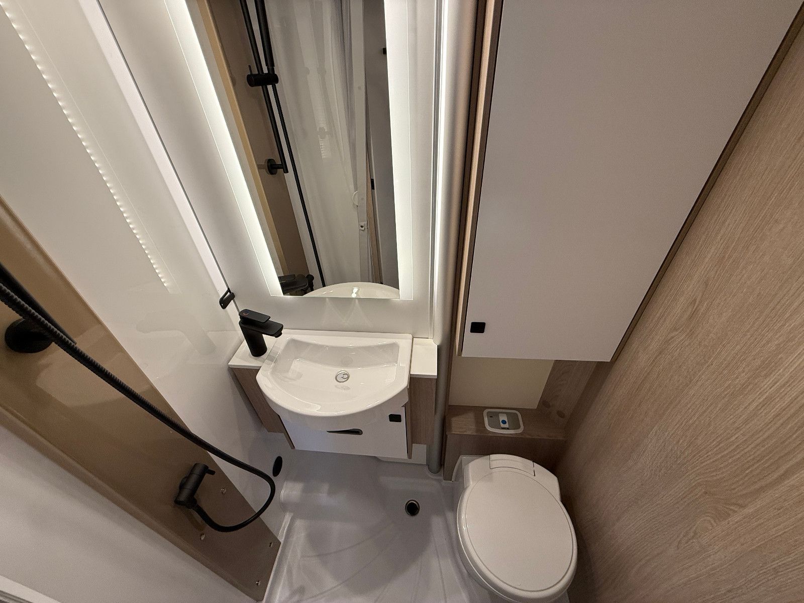 Fahrzeugabbildung Bürstner Lyseo Time Skyline 690G - Sie sparen 12.899€