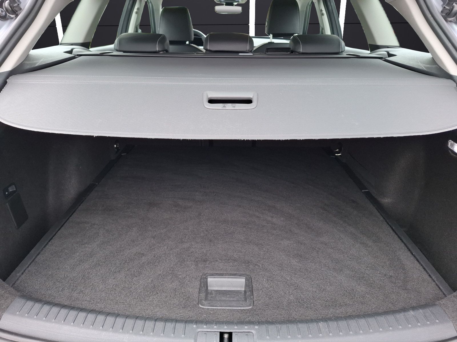 Fahrzeugabbildung SEAT Leon ST TDI Style DSG LED AHK Navi AID GRA PDC S