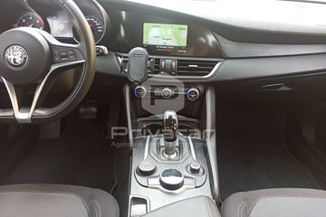 Alfa-Romeo Giulia - 12