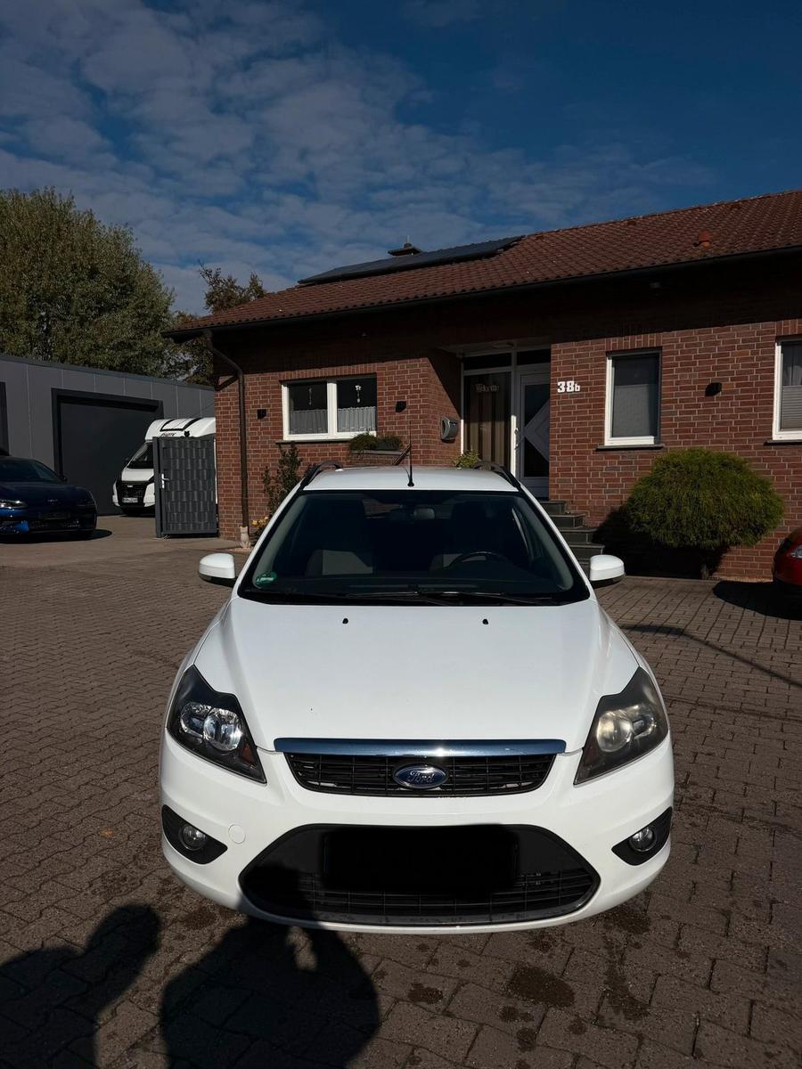Ford Focus 2010 — interior