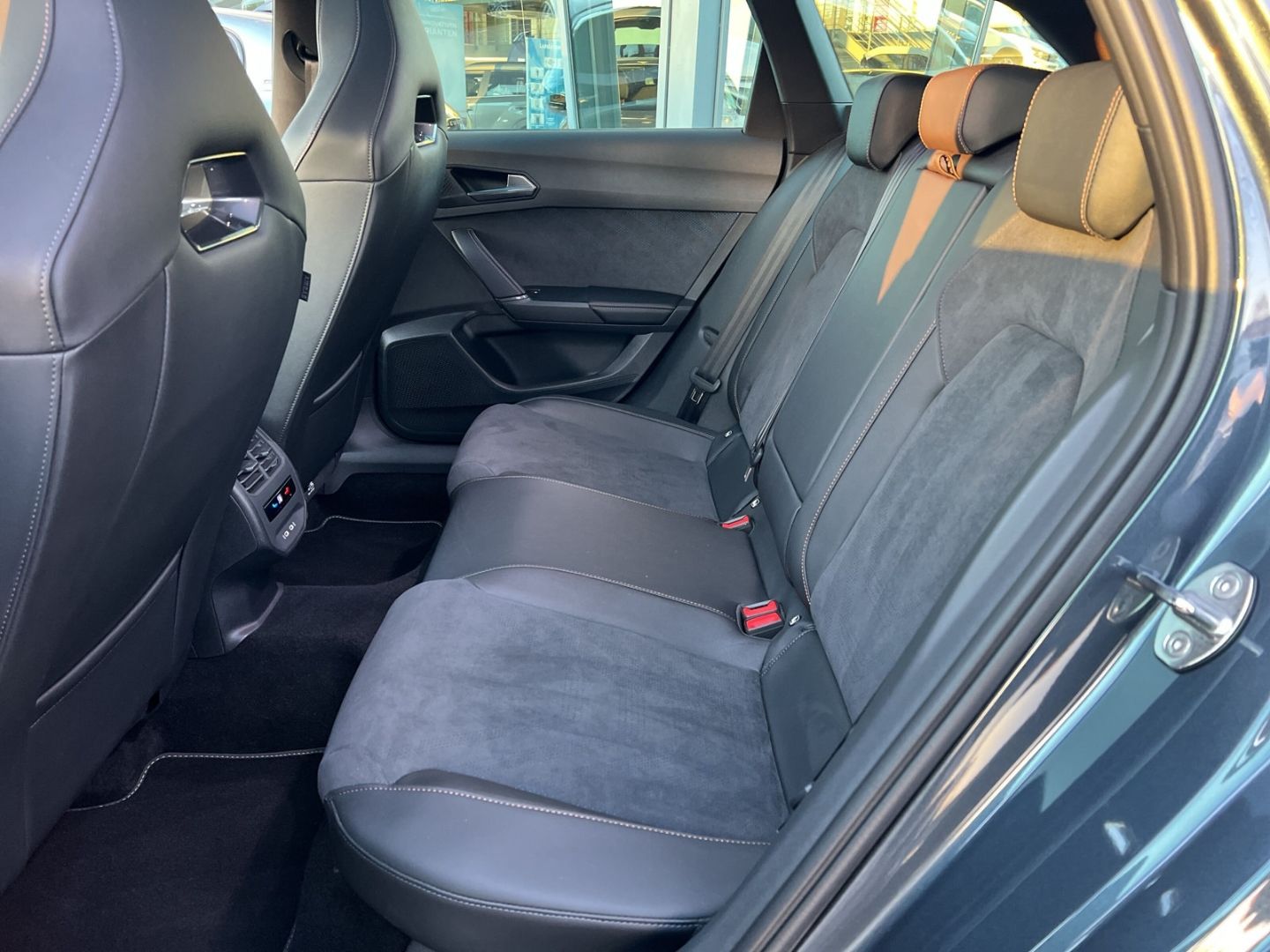 Fahrzeugabbildung CUPRA Leon Sportstourer 1.5 eTSI AD El. Panodach SHZ