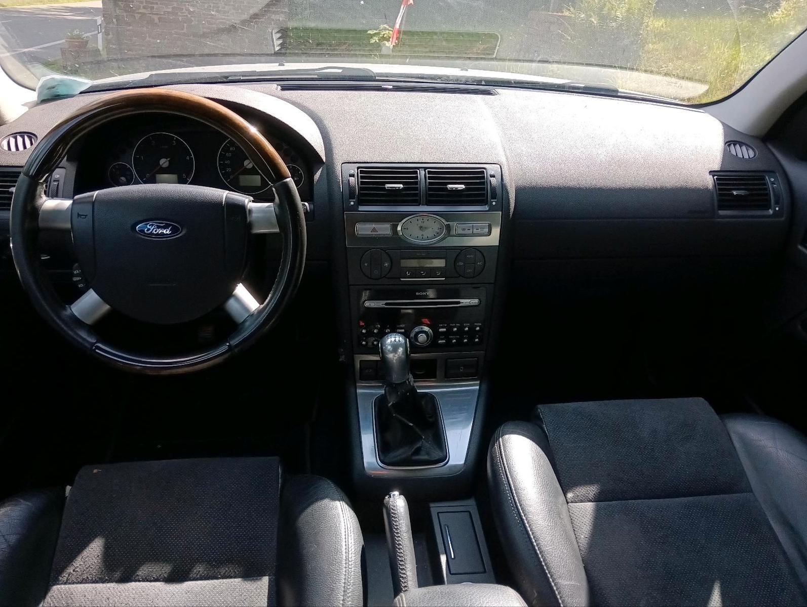 Ford Mondeo 2006 — interior