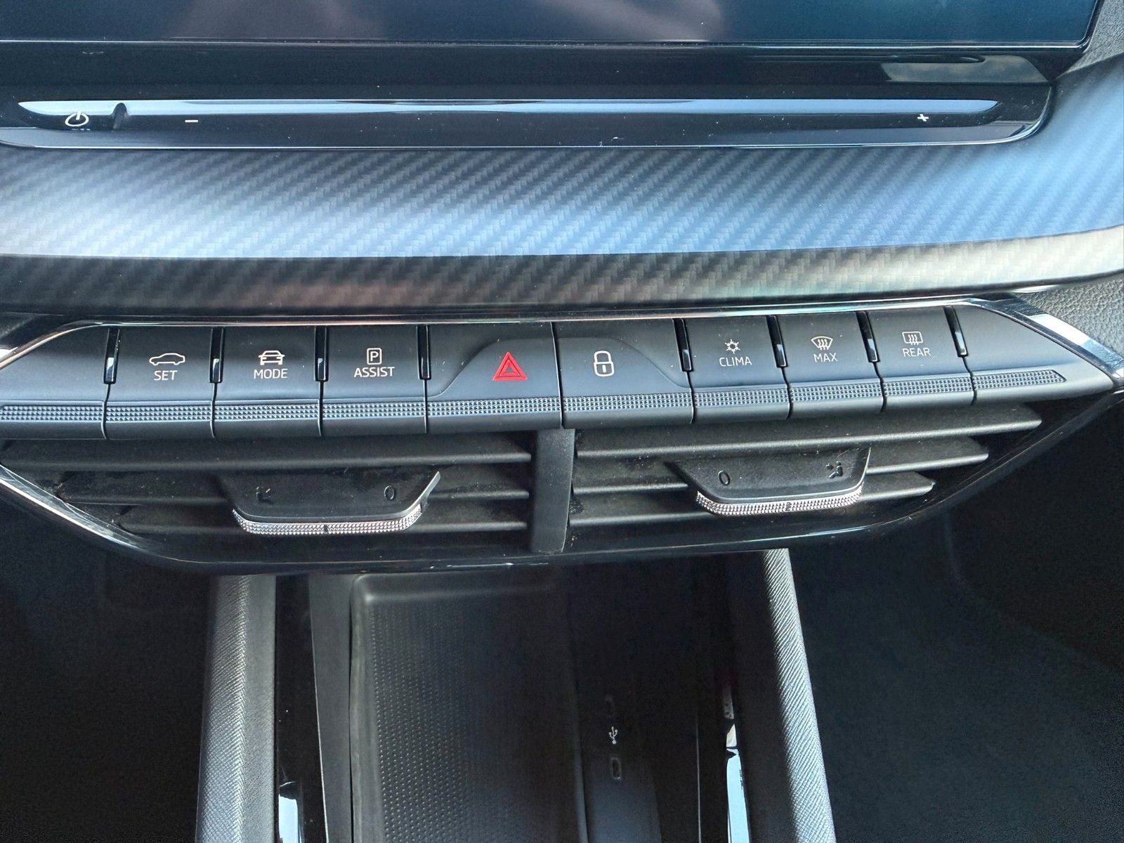 Fahrzeugabbildung SKODA Octavia 1.4 TSI iV RS HUD+R-Kamera+