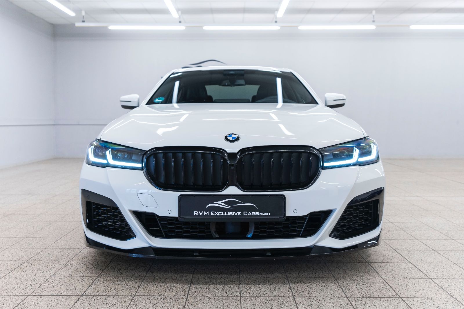 Fahrzeugabbildung BMW M550IX Massage Harman 360° Head UP LED NAV PDC