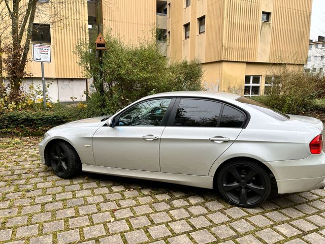 BMW E90 318I