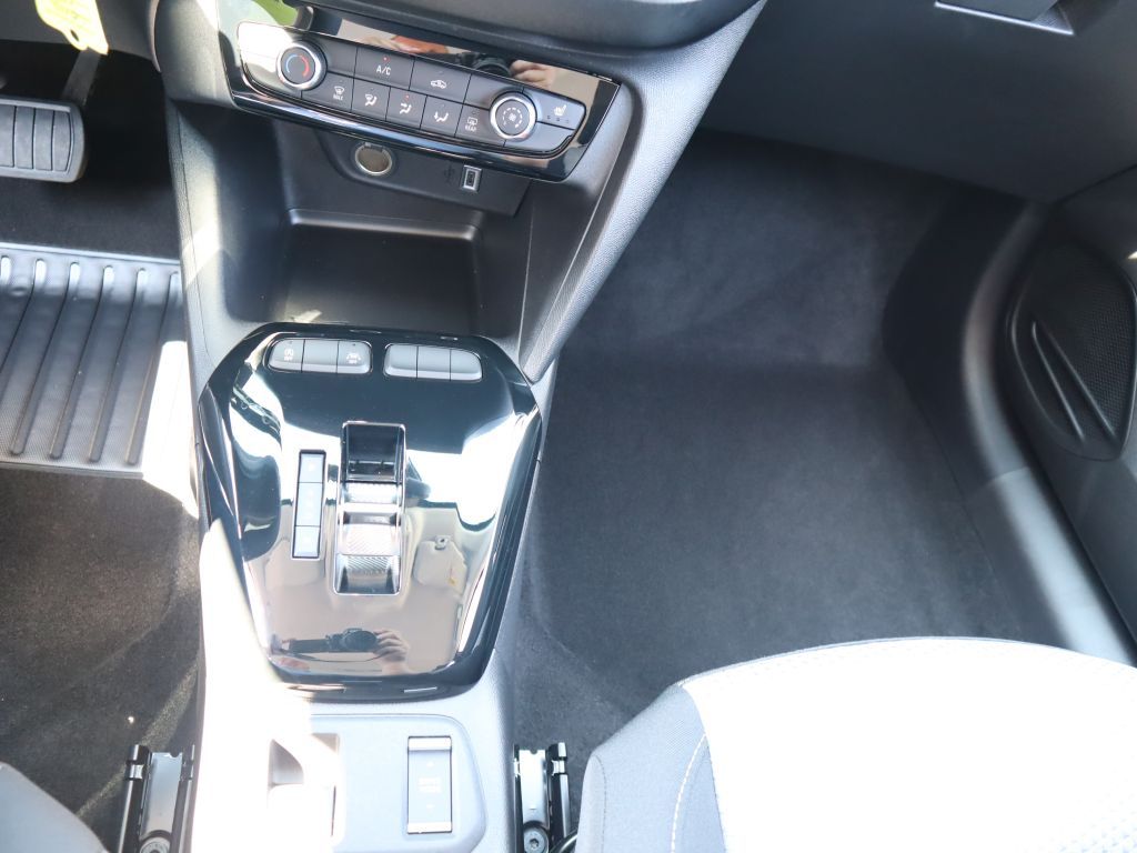Fahrzeugabbildung Opel Corsa 1.2 Turbo Aut.+Komfort-Pak.+LED+Allwetter