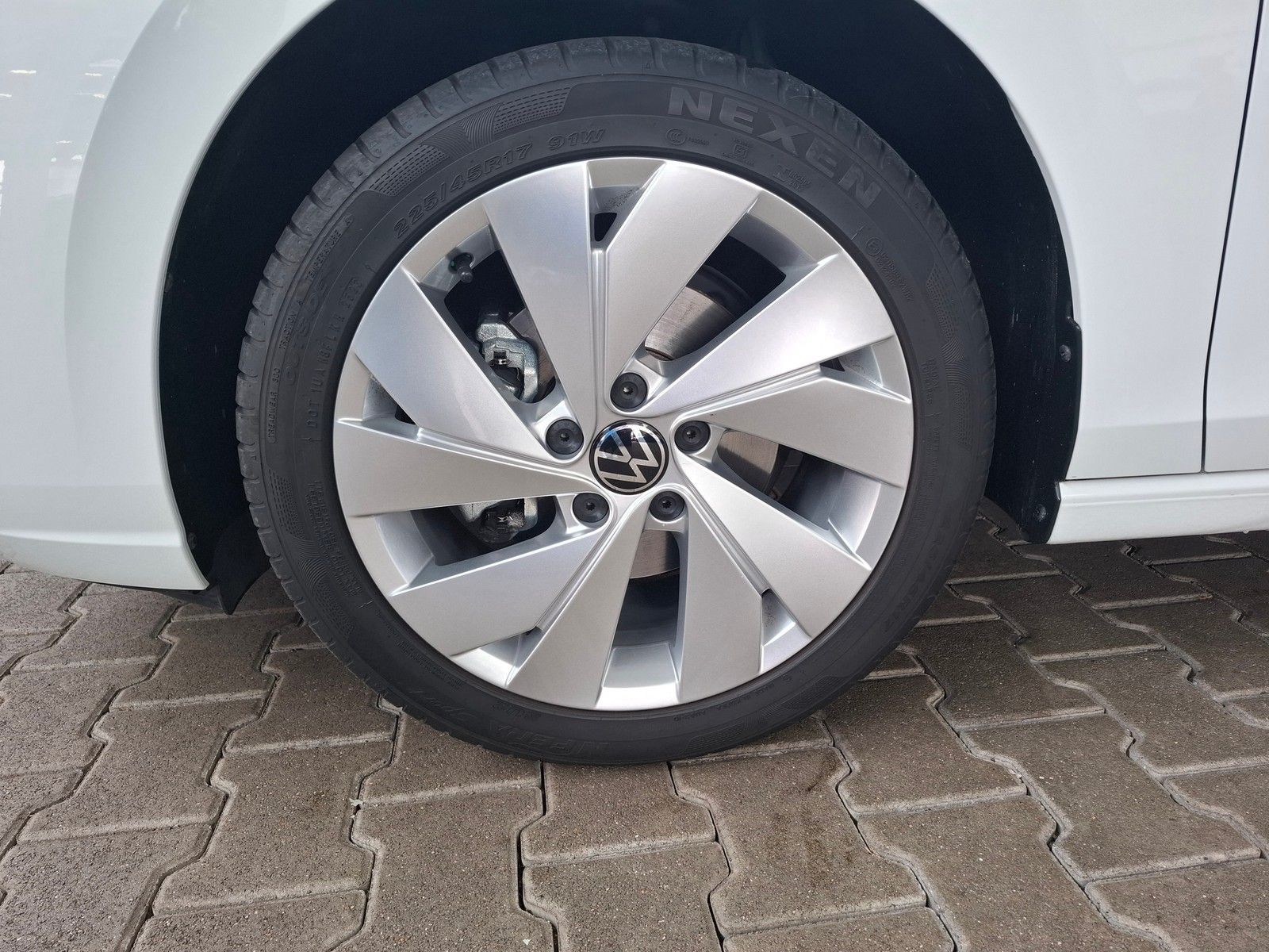 Fahrzeugabbildung Volkswagen Golf VIII Lim Style 1.5 TSI +ACC +LED+AppConnect