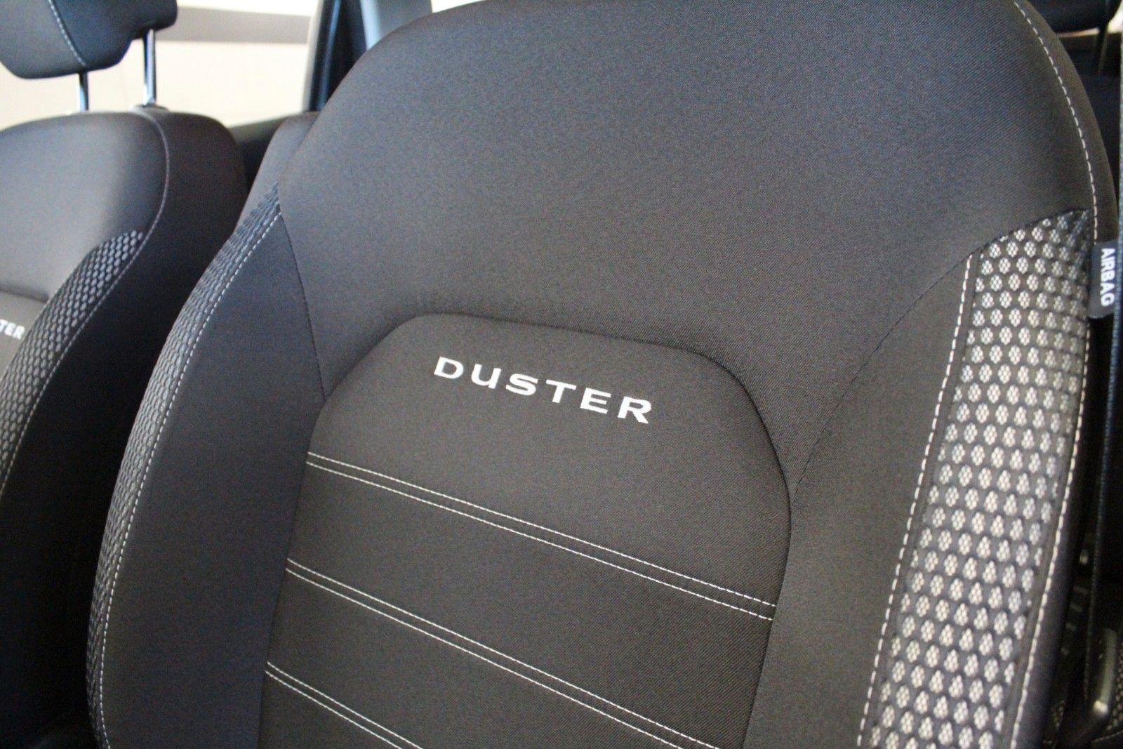 Fahrzeugabbildung Dacia Duster TCe130 *Anniversary Navi*Sitzhzg*Kamera