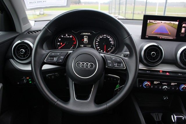 Q2 35 TFSI S line S-tronic AHK Navi